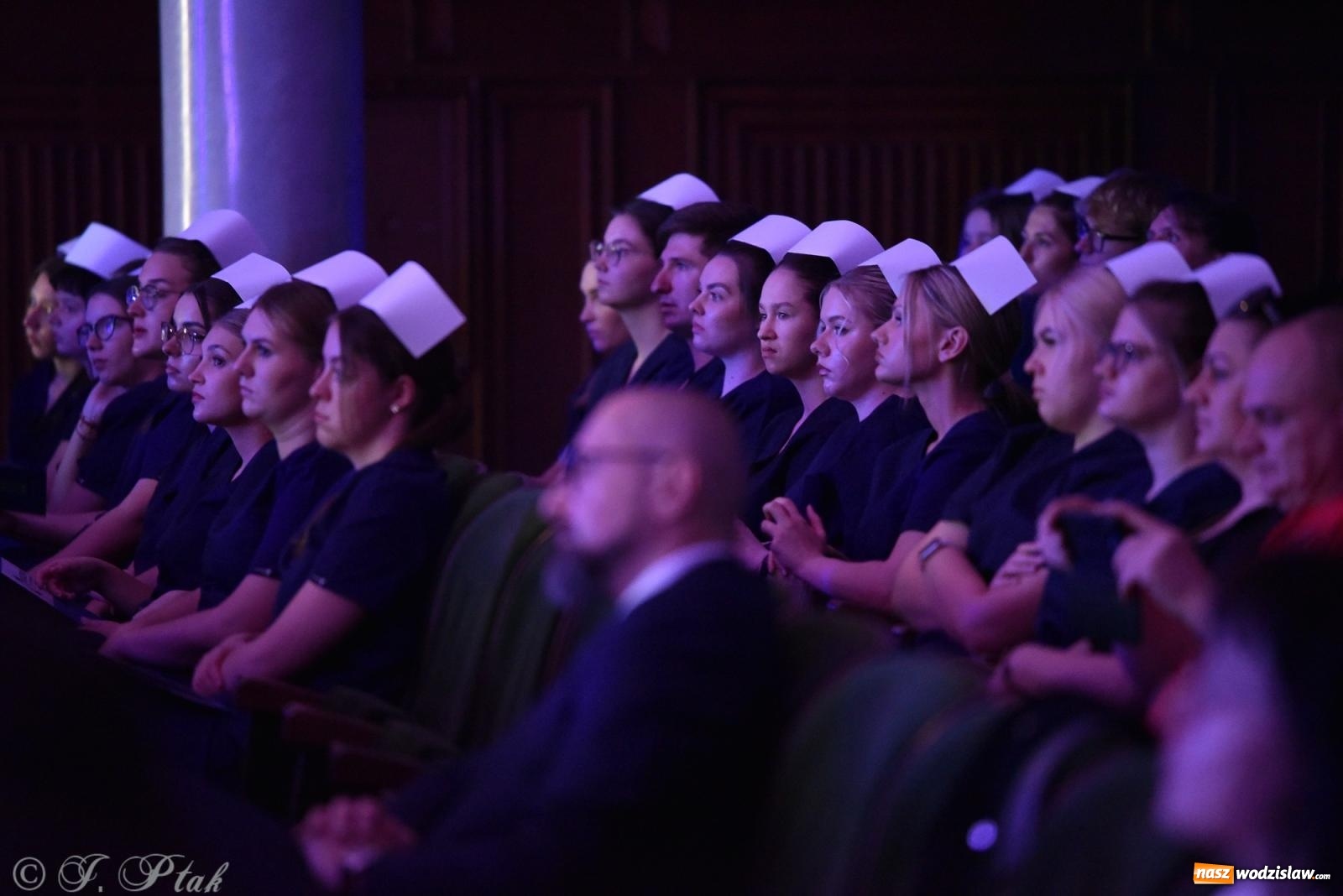 Zdjęcie w galerii na portalu naszwodzislaw.com: Pierwszy stopień wtajemniczenia. Czepkowanie w raciborskiej ANS [FOTO i WIDEO] wiadomości z regionu