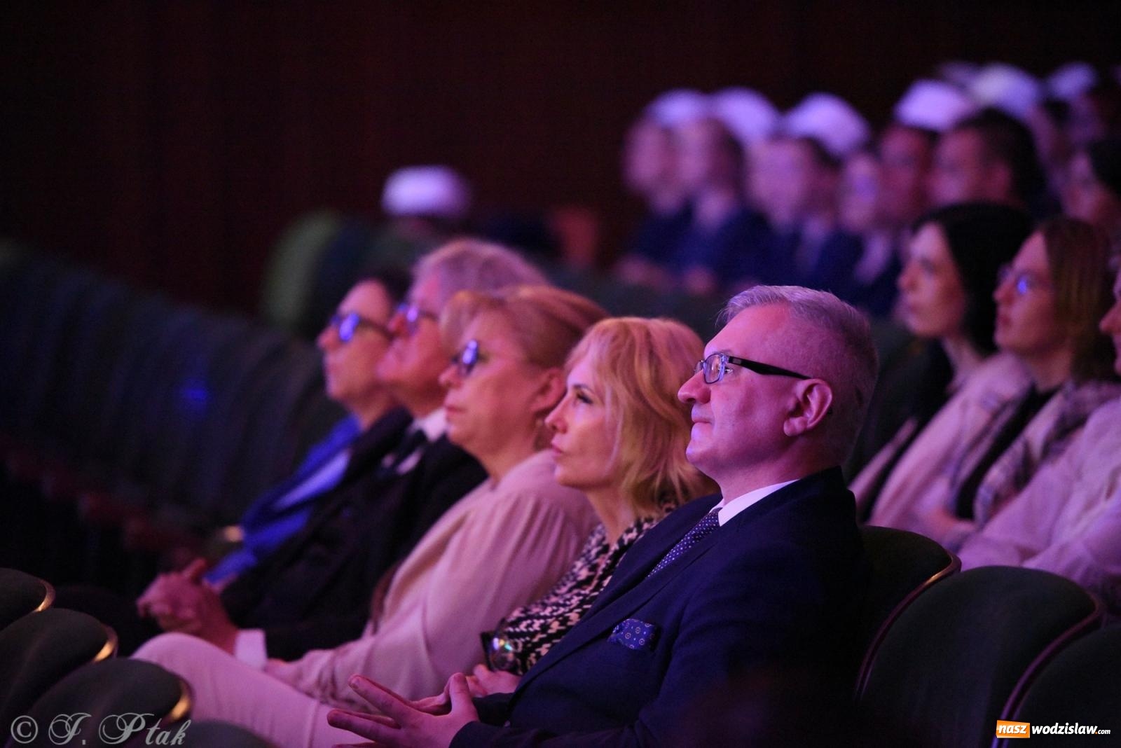 Zdjęcie w galerii na portalu naszwodzislaw.com: Pierwszy stopień wtajemniczenia. Czepkowanie w raciborskiej ANS [FOTO i WIDEO] wiadomości z regionu