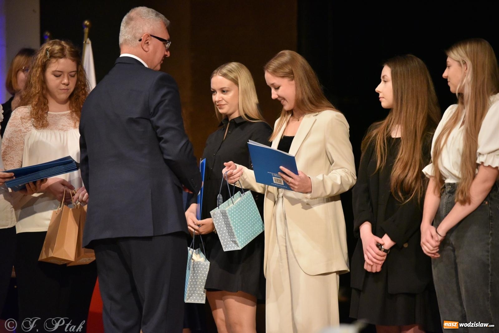 Zdjęcie w galerii na portalu naszwodzislaw.com: Pierwszy stopień wtajemniczenia. Czepkowanie w raciborskiej ANS [FOTO i WIDEO] wiadomości z regionu