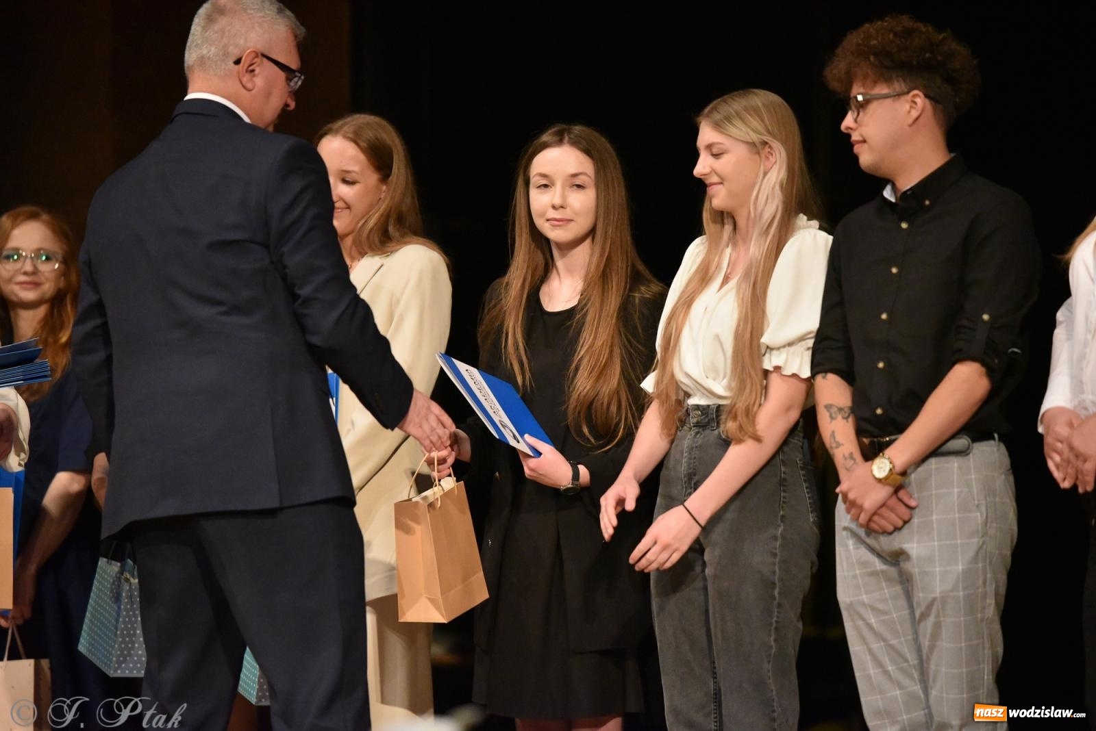 Zdjęcie w galerii na portalu naszwodzislaw.com: Pierwszy stopień wtajemniczenia. Czepkowanie w raciborskiej ANS [FOTO i WIDEO] wiadomości z regionu