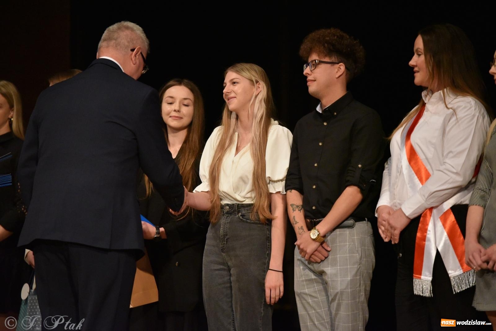 Zdjęcie w galerii na portalu naszwodzislaw.com: Pierwszy stopień wtajemniczenia. Czepkowanie w raciborskiej ANS [FOTO i WIDEO] wiadomości z regionu