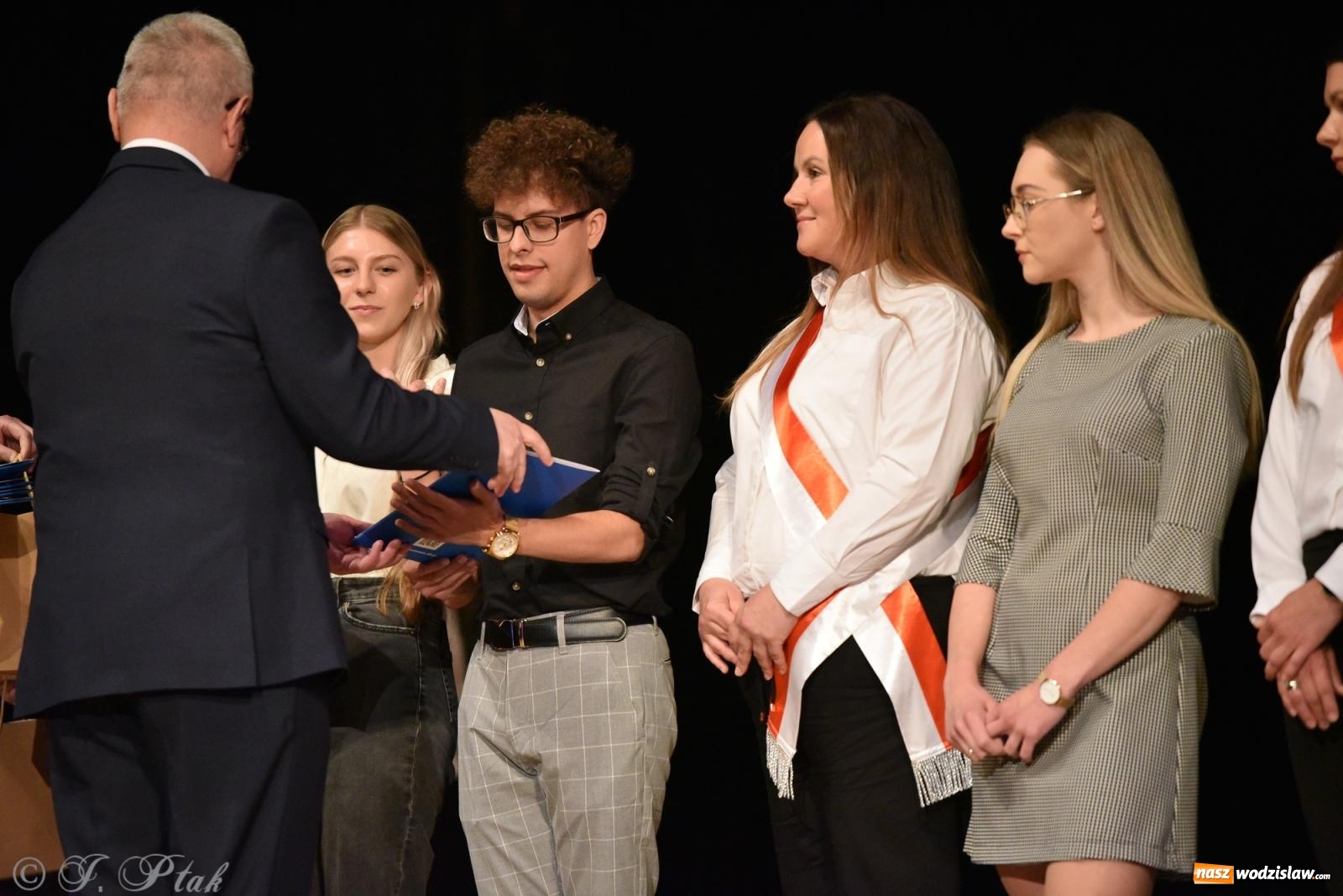 Zdjęcie w galerii na portalu naszwodzislaw.com: Pierwszy stopień wtajemniczenia. Czepkowanie w raciborskiej ANS [FOTO i WIDEO] wiadomości z regionu