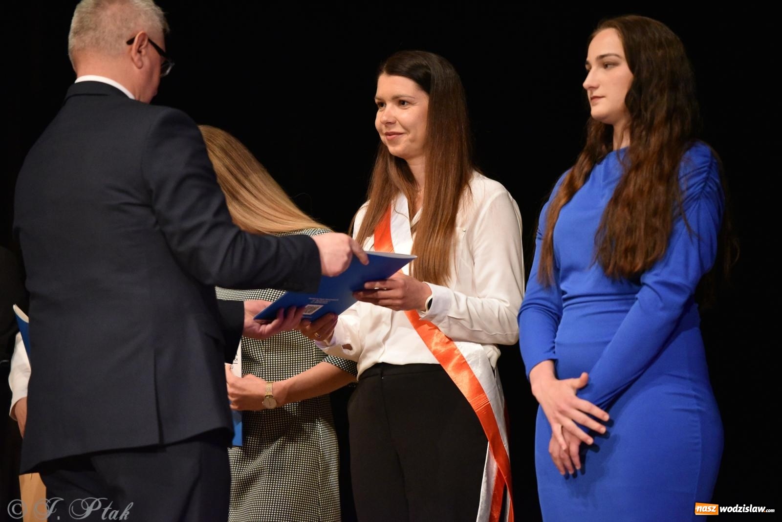 Zdjęcie w galerii na portalu naszwodzislaw.com: Pierwszy stopień wtajemniczenia. Czepkowanie w raciborskiej ANS [FOTO i WIDEO] wiadomości z regionu