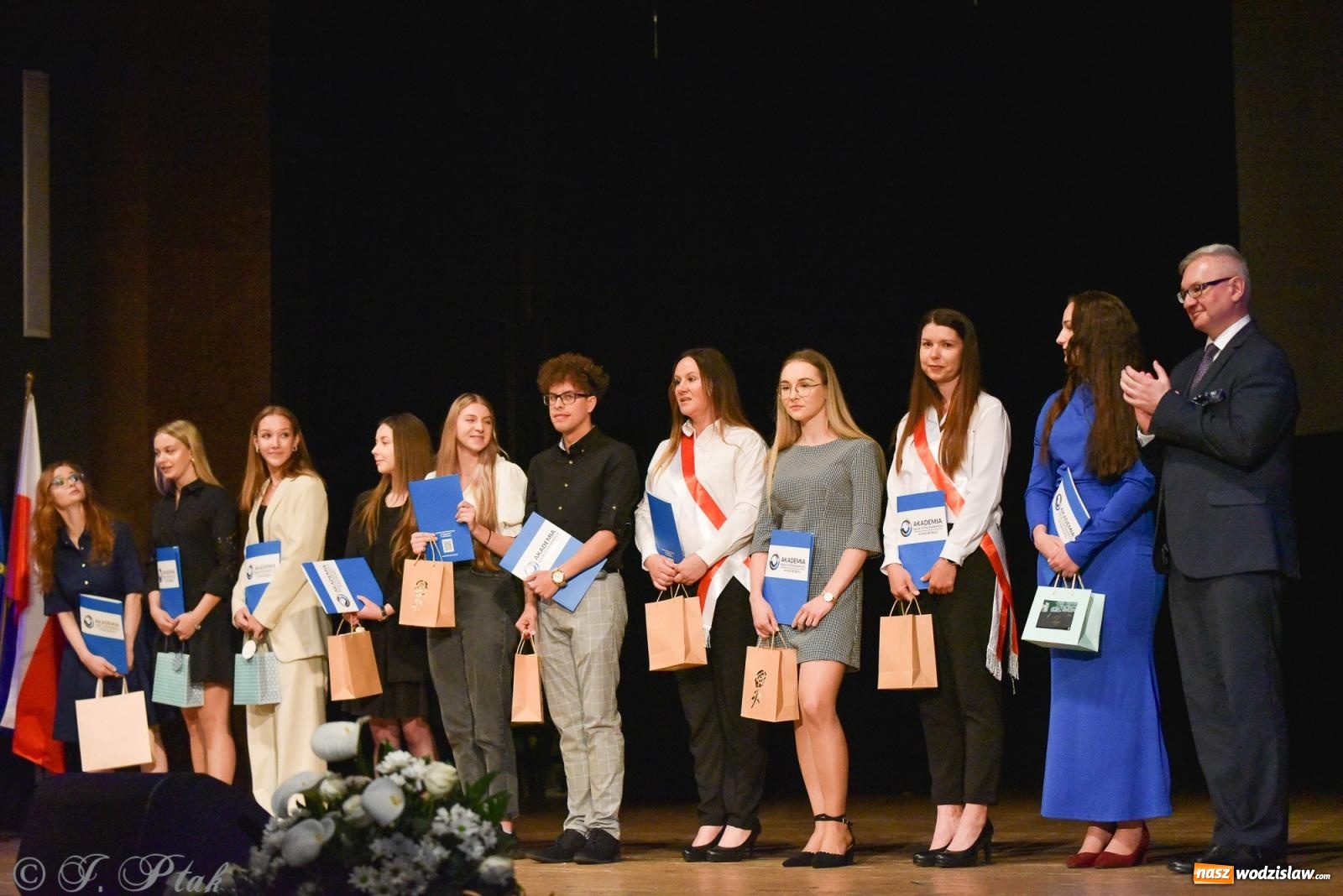 Zdjęcie w galerii na portalu naszwodzislaw.com: Pierwszy stopień wtajemniczenia. Czepkowanie w raciborskiej ANS [FOTO i WIDEO] wiadomości z regionu