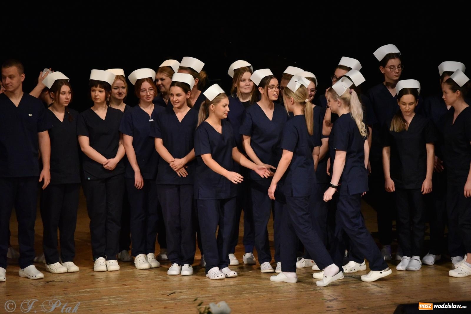 Zdjęcie w galerii na portalu naszwodzislaw.com: Pierwszy stopień wtajemniczenia. Czepkowanie w raciborskiej ANS [FOTO i WIDEO] wiadomości z regionu