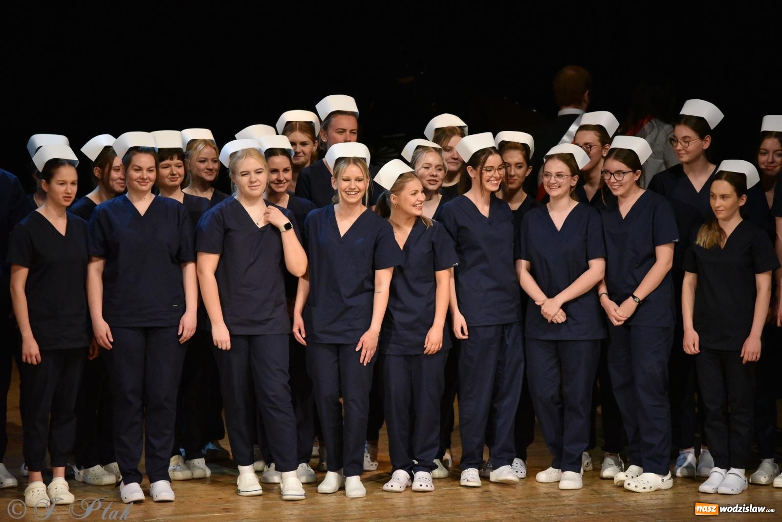 Zdjęcie w galerii na portalu naszwodzislaw.com: Pierwszy stopień wtajemniczenia. Czepkowanie w raciborskiej ANS [FOTO i WIDEO] wiadomości z regionu