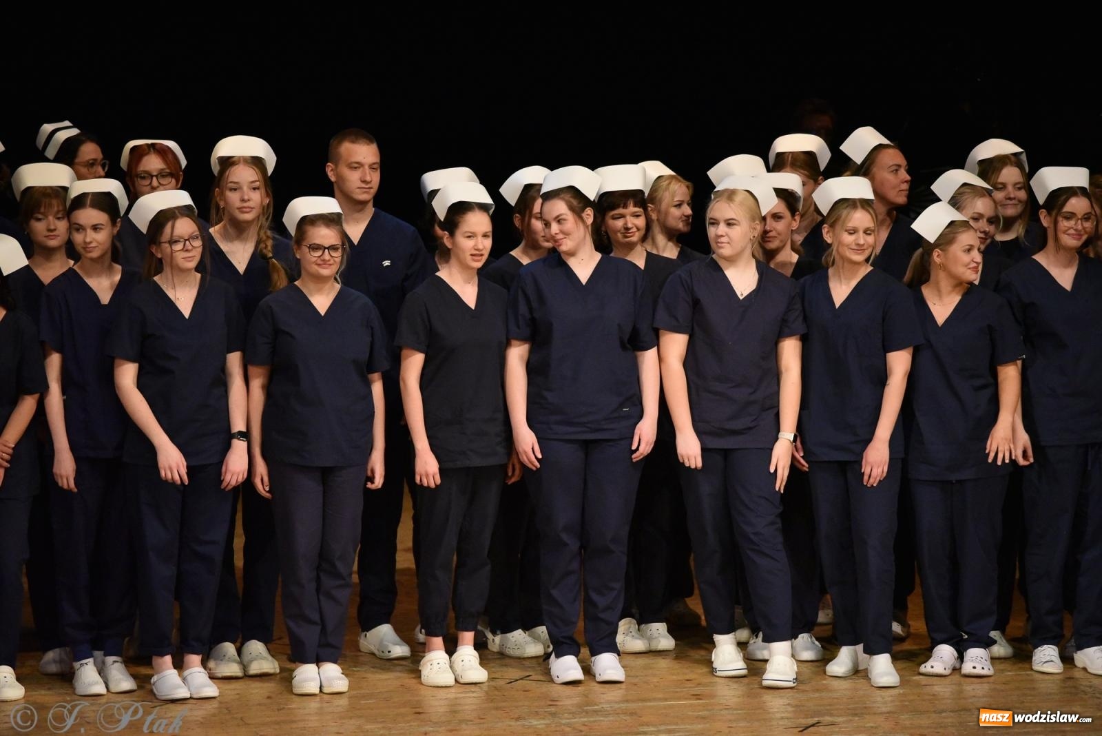 Zdjęcie w galerii na portalu naszwodzislaw.com: Pierwszy stopień wtajemniczenia. Czepkowanie w raciborskiej ANS [FOTO i WIDEO] wiadomości z regionu