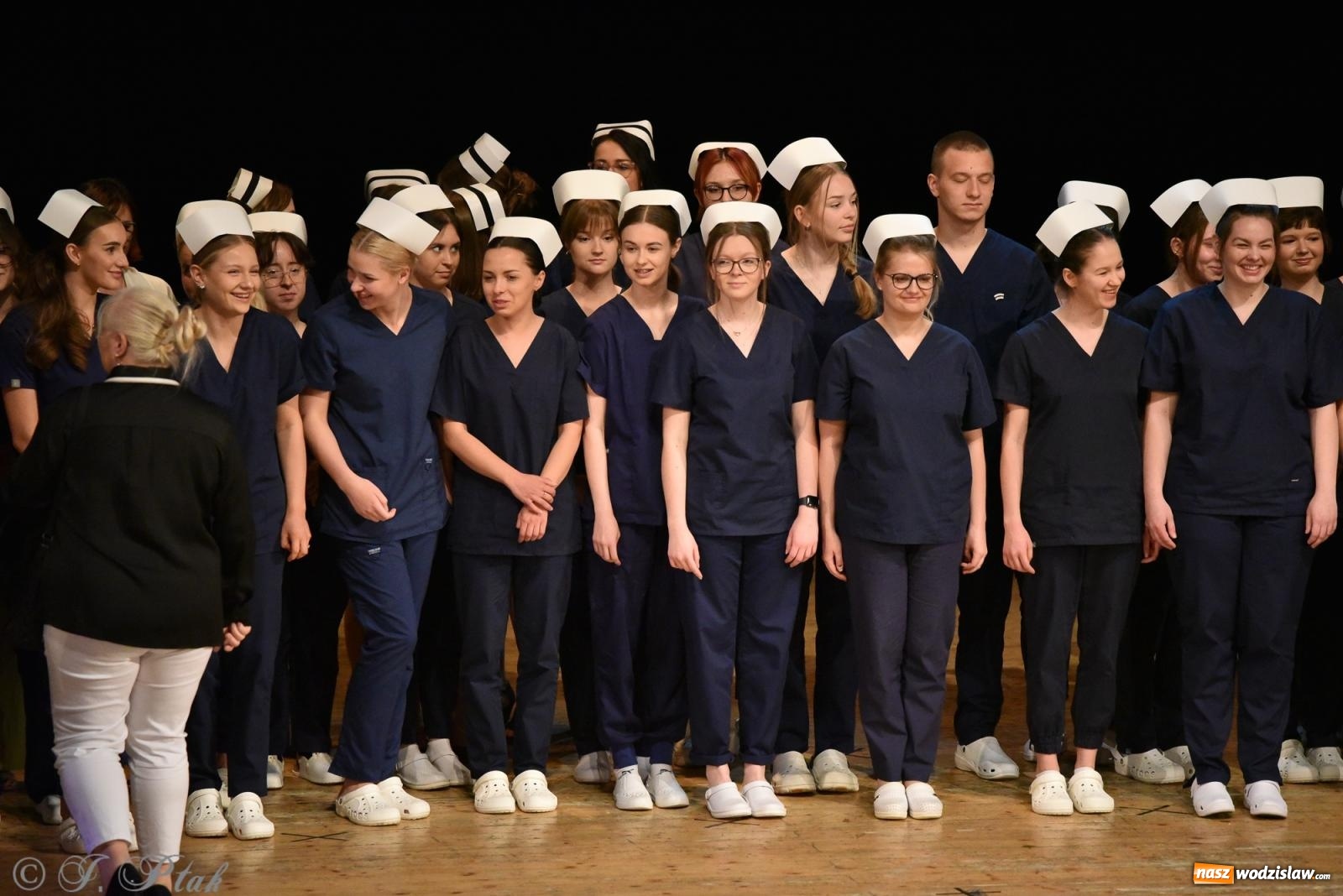 Zdjęcie w galerii na portalu naszwodzislaw.com: Pierwszy stopień wtajemniczenia. Czepkowanie w raciborskiej ANS [FOTO i WIDEO] wiadomości z regionu