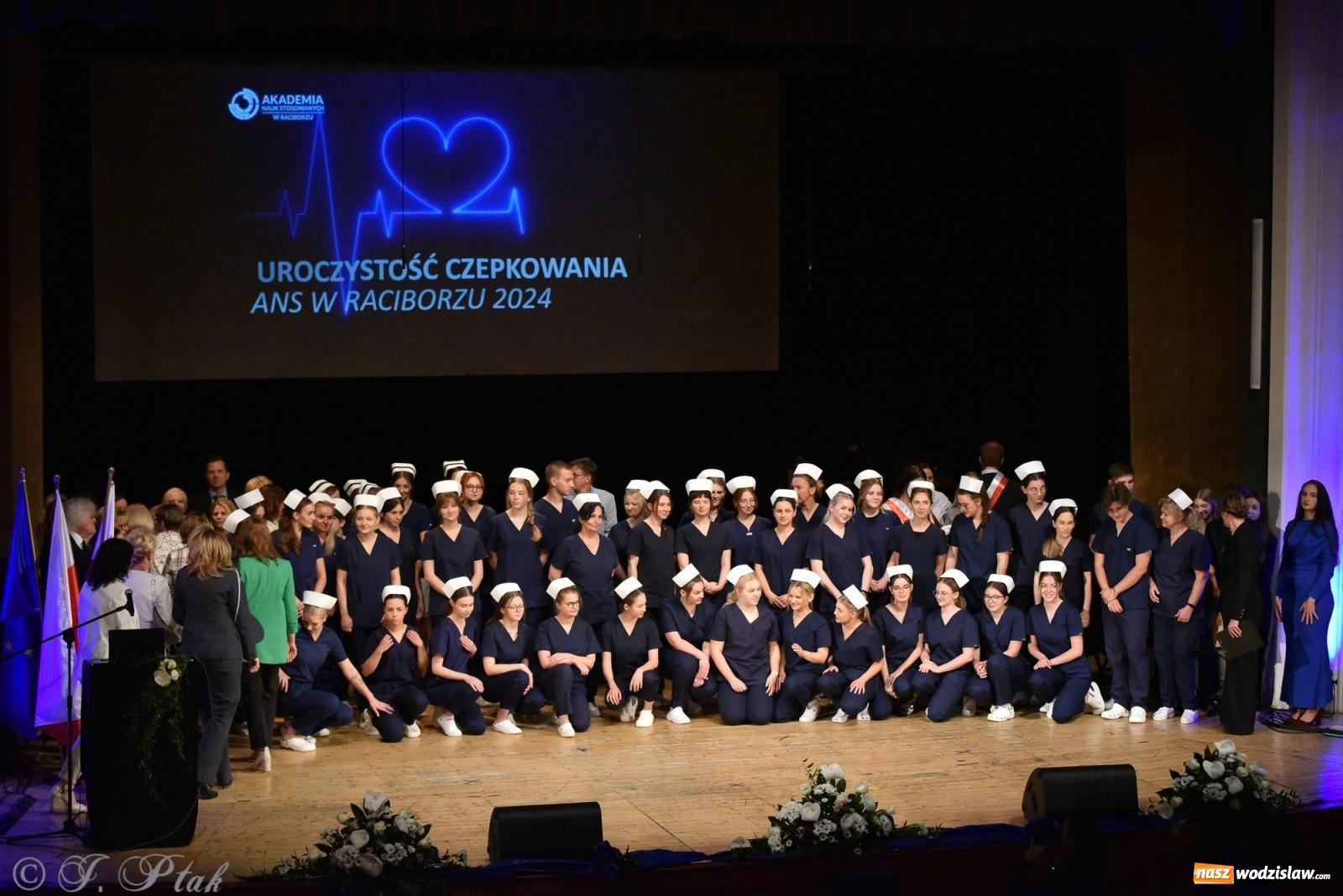 Zdjęcie w galerii na portalu naszwodzislaw.com: Pierwszy stopień wtajemniczenia. Czepkowanie w raciborskiej ANS [FOTO i WIDEO] wiadomości z regionu