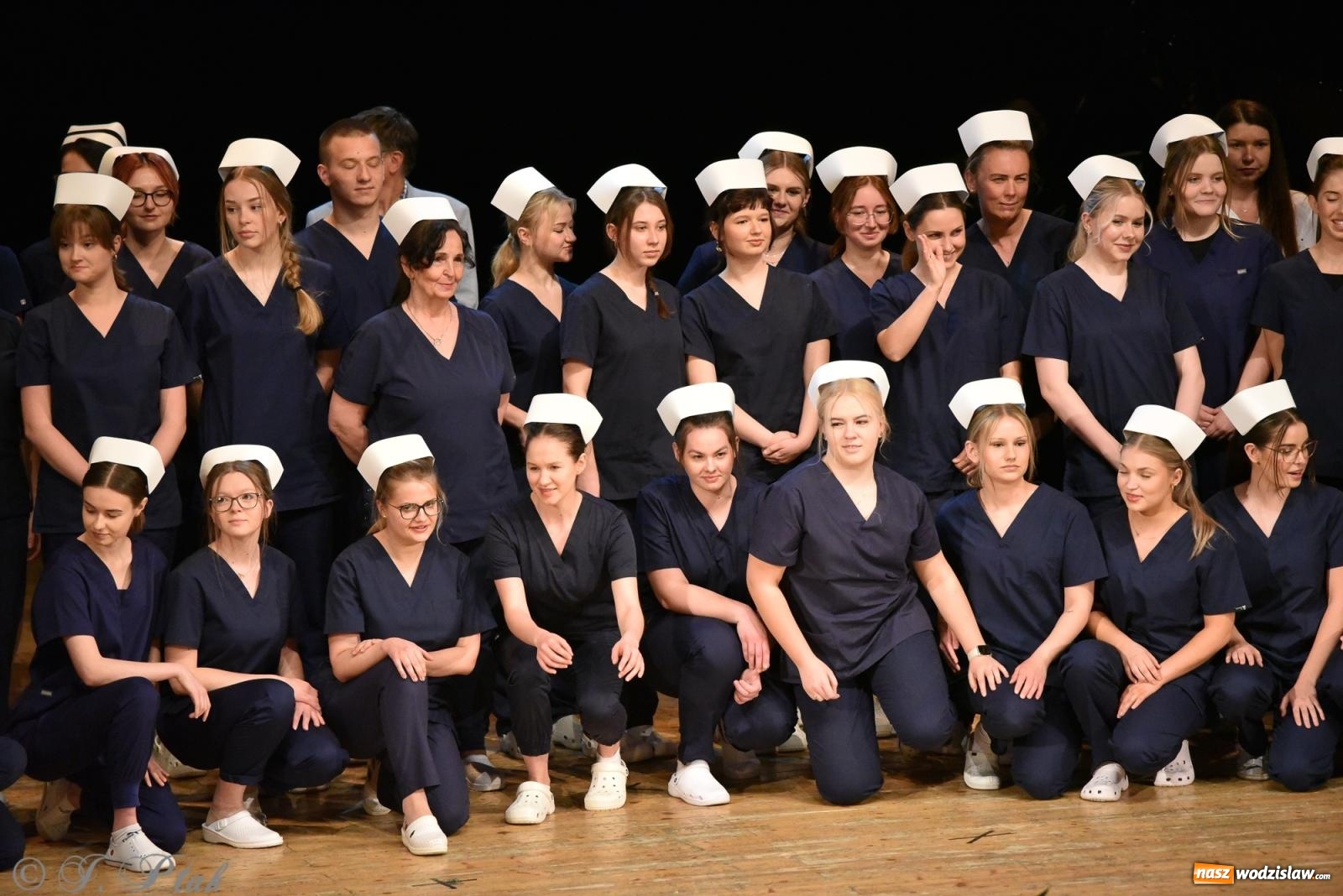 Zdjęcie w galerii na portalu naszwodzislaw.com: Pierwszy stopień wtajemniczenia. Czepkowanie w raciborskiej ANS [FOTO i WIDEO] wiadomości z regionu