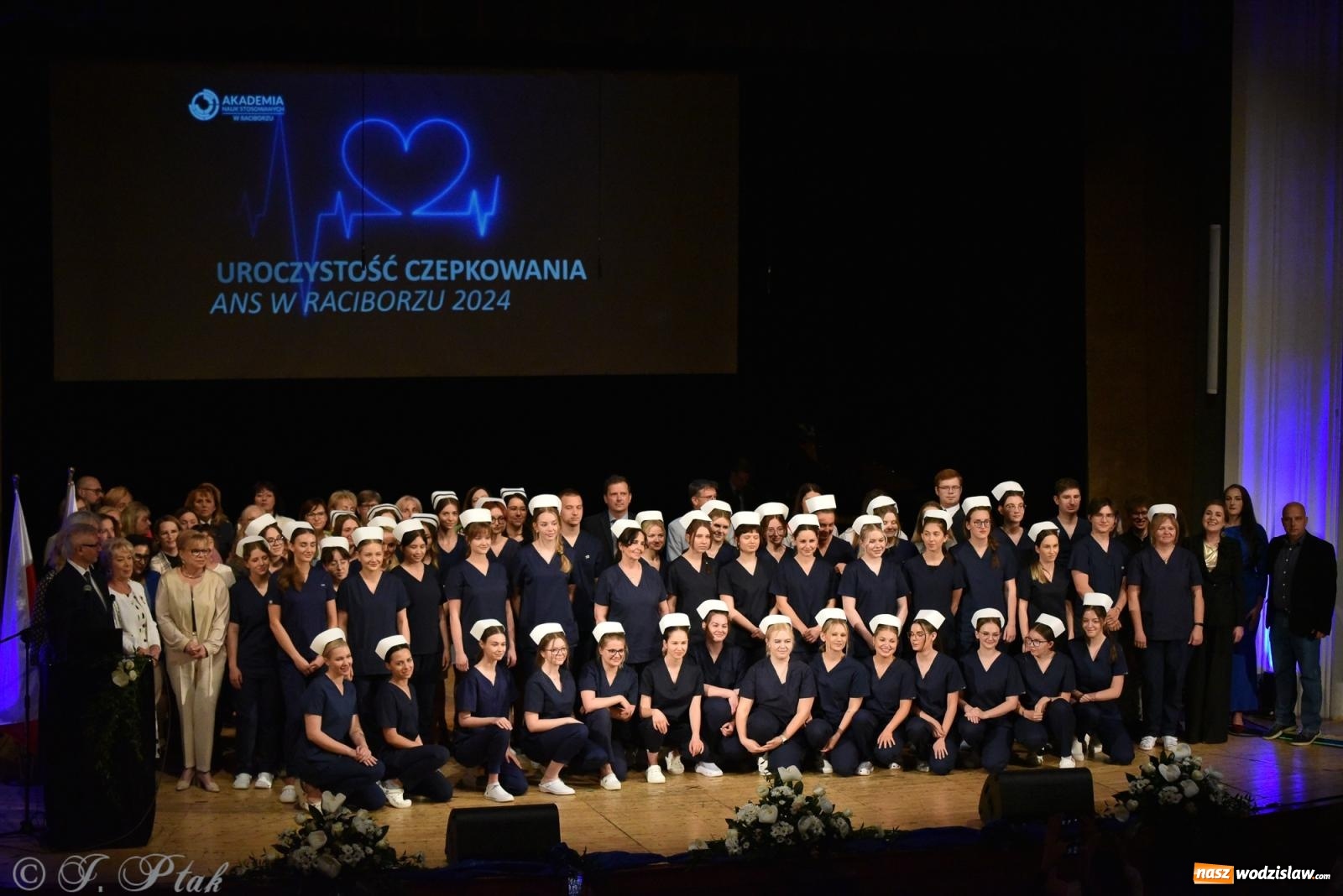 Zdjęcie w galerii na portalu naszwodzislaw.com: Pierwszy stopień wtajemniczenia. Czepkowanie w raciborskiej ANS [FOTO i WIDEO] wiadomości z regionu