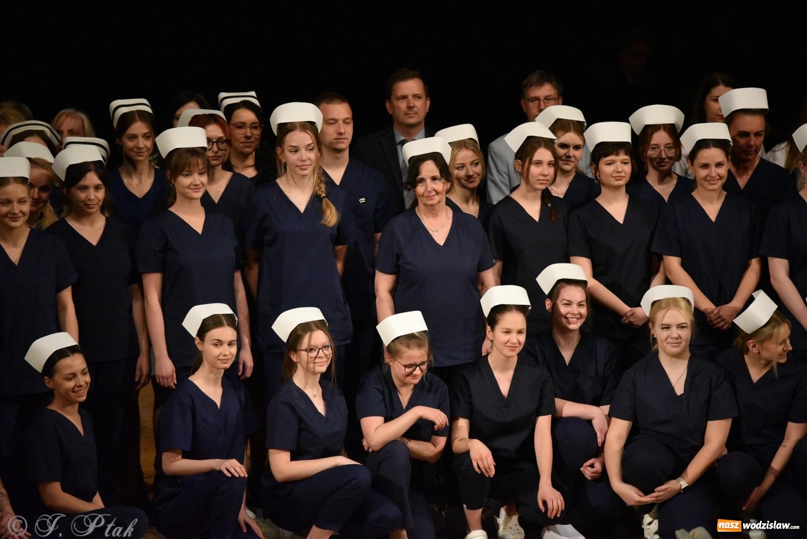 Zdjęcie w galerii na portalu naszwodzislaw.com: Pierwszy stopień wtajemniczenia. Czepkowanie w raciborskiej ANS [FOTO i WIDEO] wiadomości z regionu