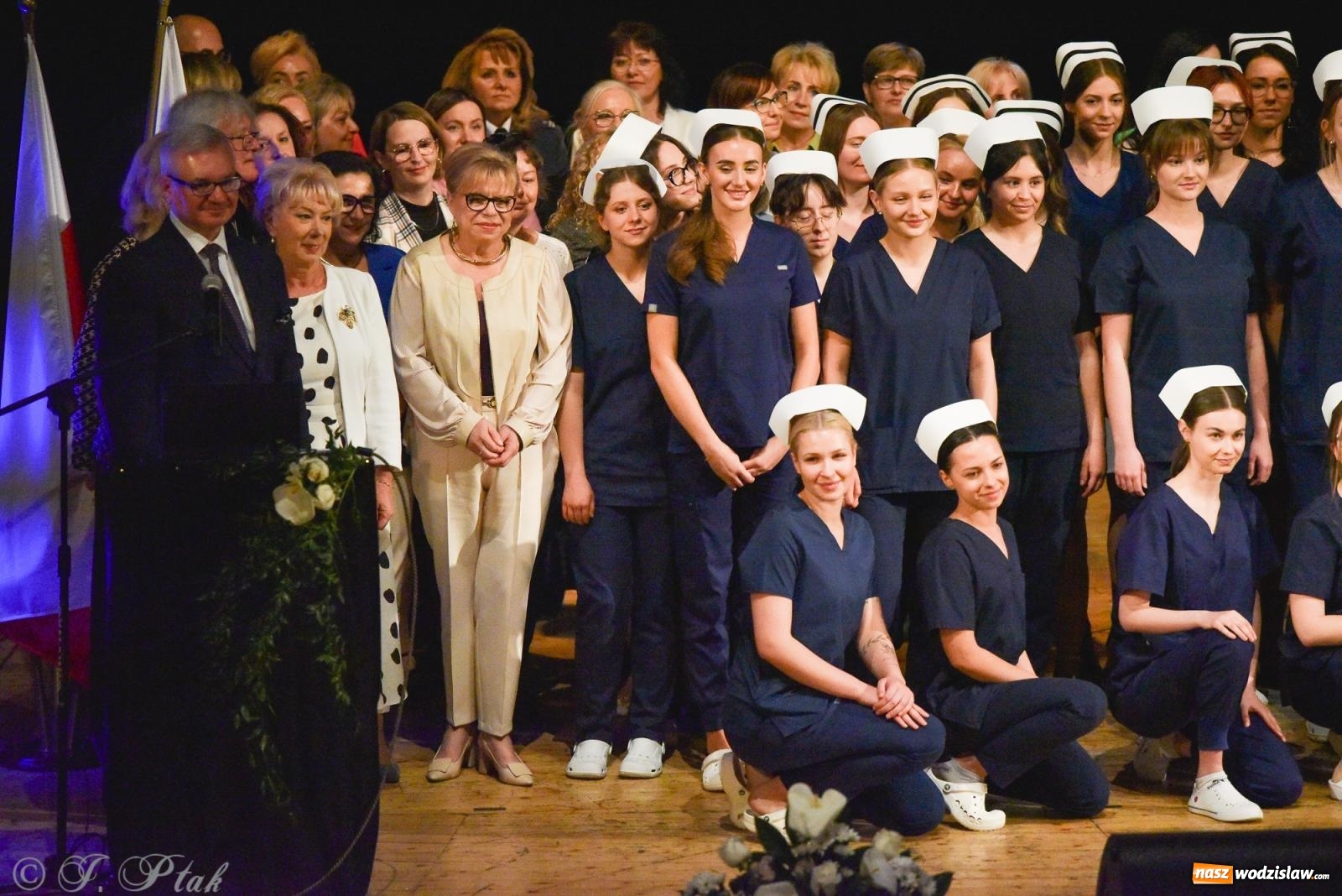 Zdjęcie w galerii na portalu naszwodzislaw.com: Pierwszy stopień wtajemniczenia. Czepkowanie w raciborskiej ANS [FOTO i WIDEO] wiadomości z regionu