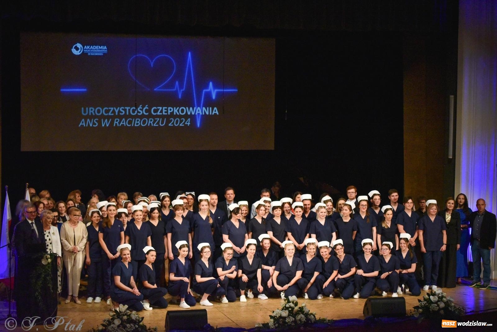 Zdjęcie w galerii na portalu naszwodzislaw.com: Pierwszy stopień wtajemniczenia. Czepkowanie w raciborskiej ANS [FOTO i WIDEO] wiadomości z regionu