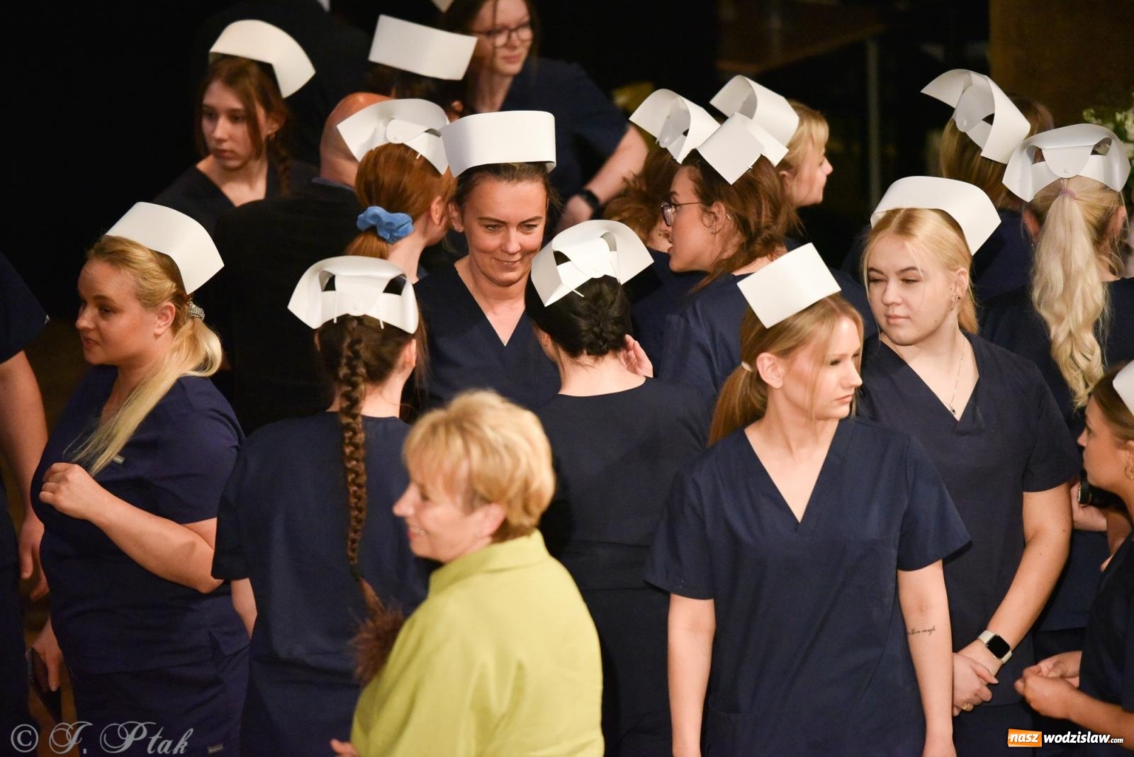 Zdjęcie w galerii na portalu naszwodzislaw.com: Pierwszy stopień wtajemniczenia. Czepkowanie w raciborskiej ANS [FOTO i WIDEO] wiadomości z regionu