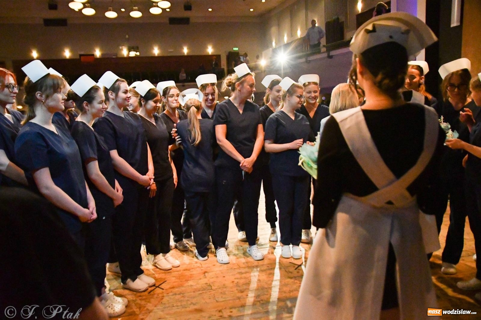 Zdjęcie w galerii na portalu naszwodzislaw.com: Pierwszy stopień wtajemniczenia. Czepkowanie w raciborskiej ANS [FOTO i WIDEO] wiadomości z regionu