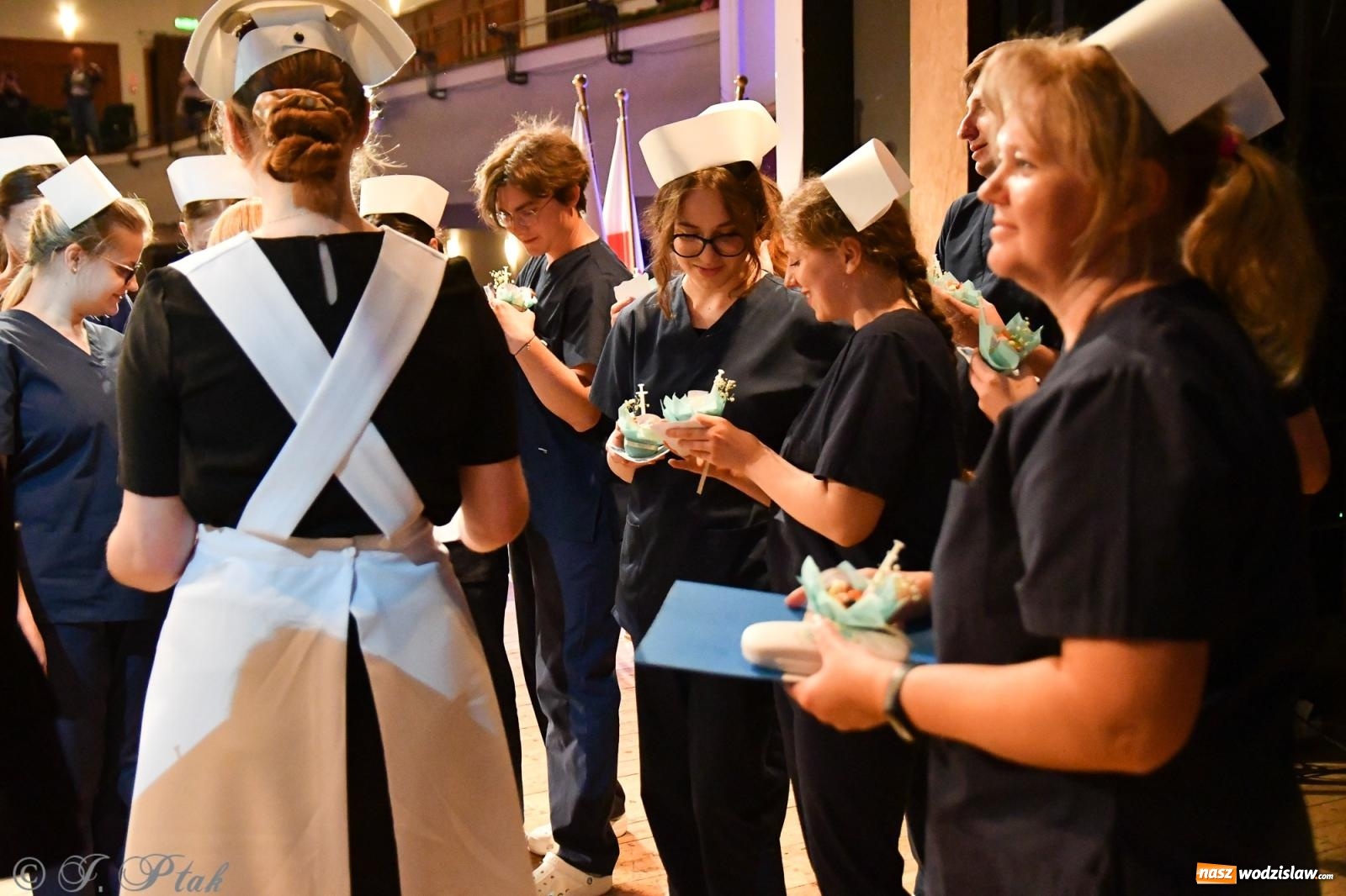 Zdjęcie w galerii na portalu naszwodzislaw.com: Pierwszy stopień wtajemniczenia. Czepkowanie w raciborskiej ANS [FOTO i WIDEO] wiadomości z regionu