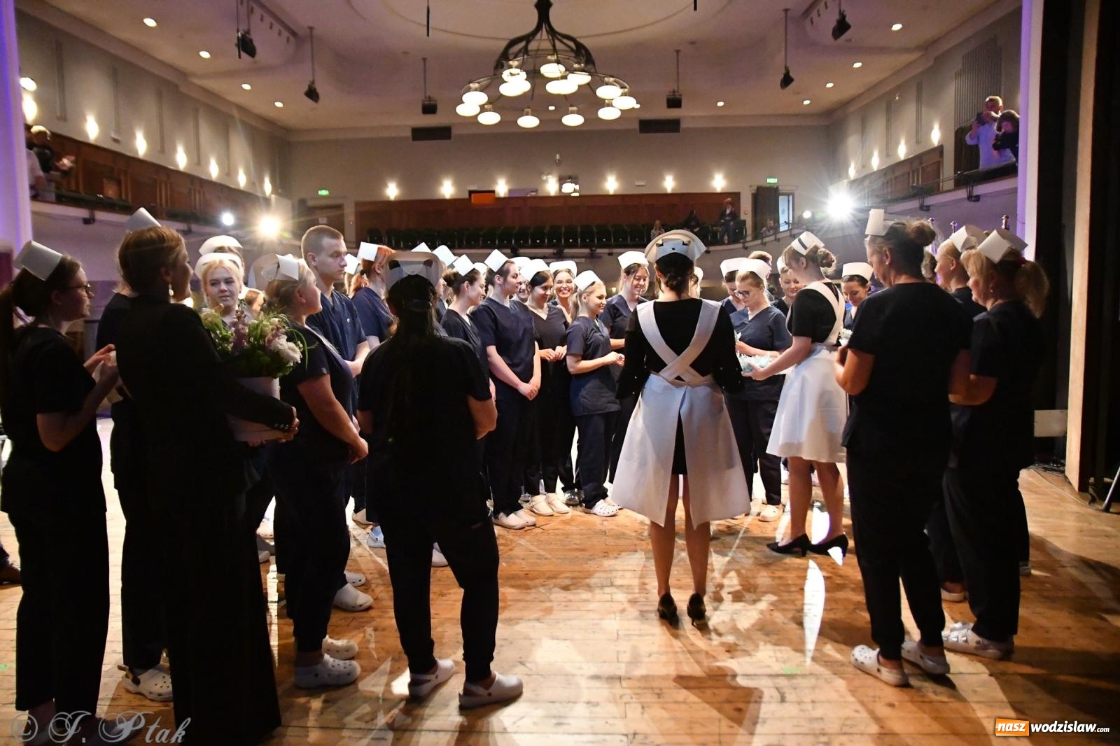 Zdjęcie w galerii na portalu naszwodzislaw.com: Pierwszy stopień wtajemniczenia. Czepkowanie w raciborskiej ANS [FOTO i WIDEO] wiadomości z regionu