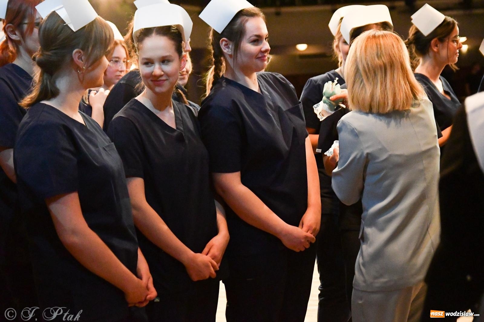 Zdjęcie w galerii na portalu naszwodzislaw.com: Pierwszy stopień wtajemniczenia. Czepkowanie w raciborskiej ANS [FOTO i WIDEO] wiadomości z regionu