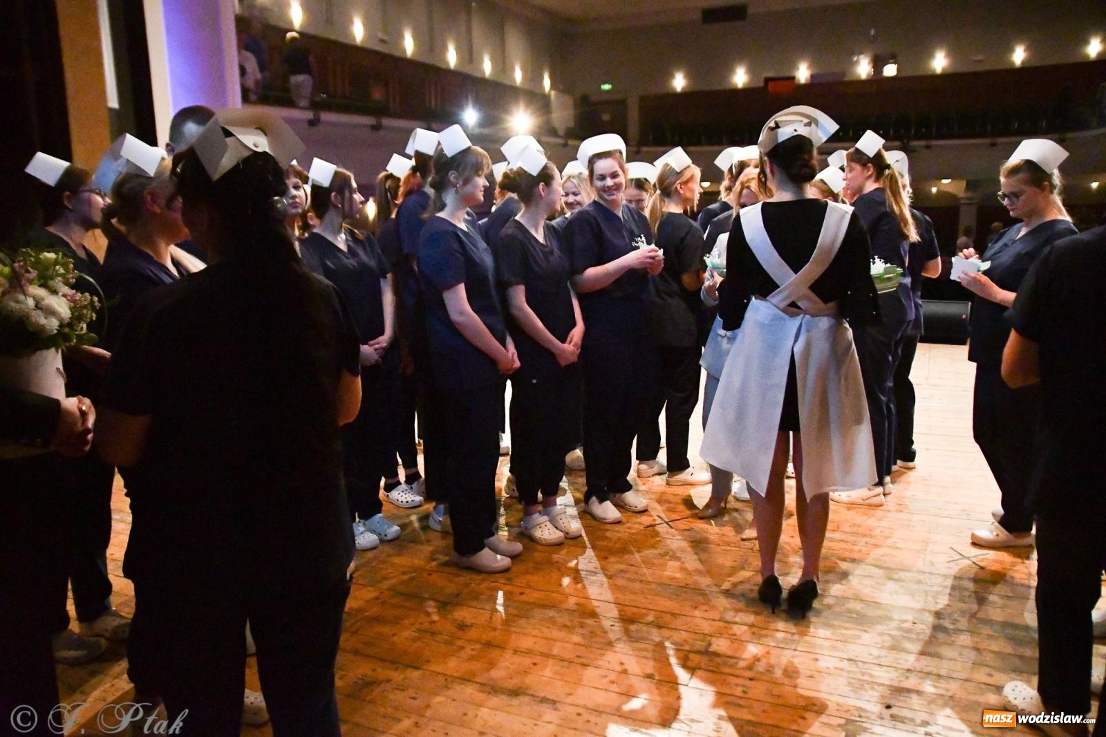 Zdjęcie w galerii na portalu naszwodzislaw.com: Pierwszy stopień wtajemniczenia. Czepkowanie w raciborskiej ANS [FOTO i WIDEO] wiadomości z regionu