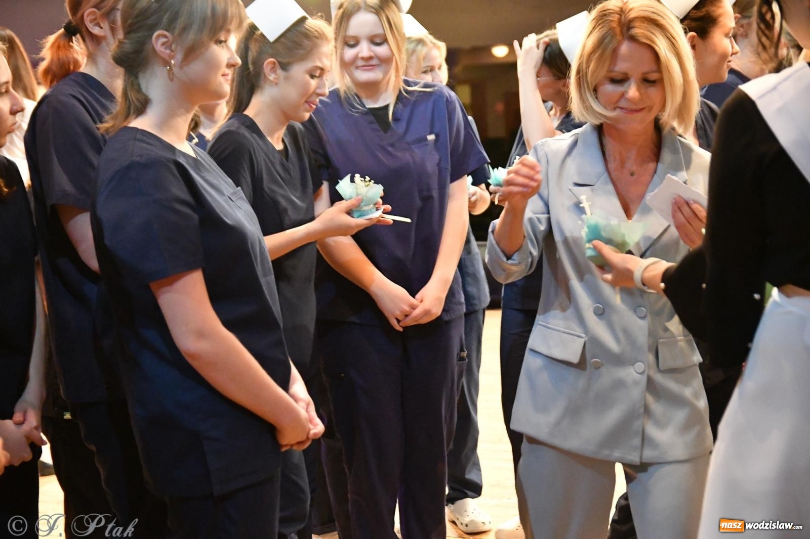 Zdjęcie w galerii na portalu naszwodzislaw.com: Pierwszy stopień wtajemniczenia. Czepkowanie w raciborskiej ANS [FOTO i WIDEO] wiadomości z regionu