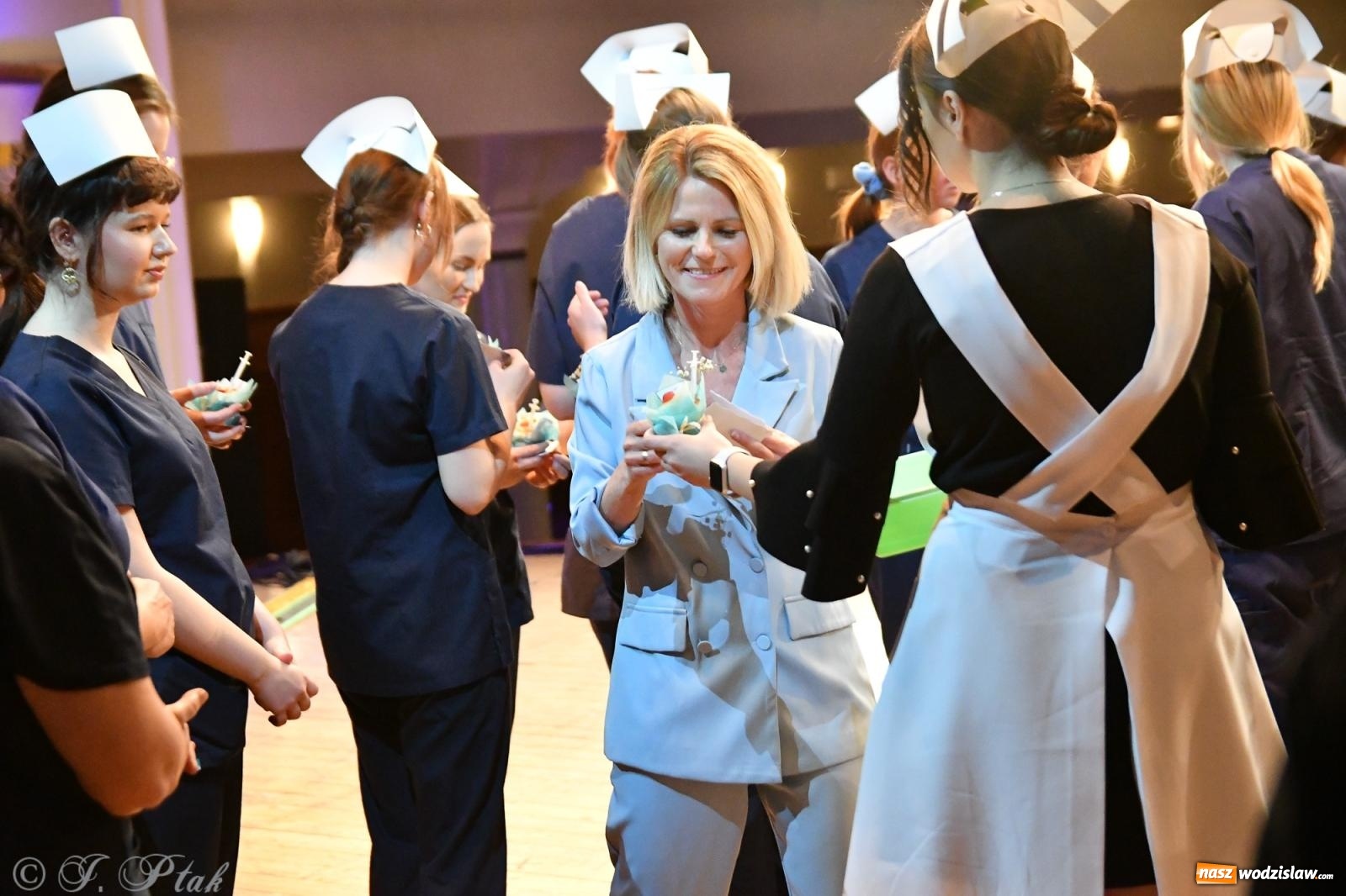 Zdjęcie w galerii na portalu naszwodzislaw.com: Pierwszy stopień wtajemniczenia. Czepkowanie w raciborskiej ANS [FOTO i WIDEO] wiadomości z regionu