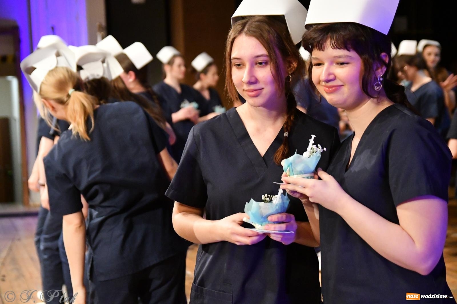 Zdjęcie w galerii na portalu naszwodzislaw.com: Pierwszy stopień wtajemniczenia. Czepkowanie w raciborskiej ANS [FOTO i WIDEO] wiadomości z regionu