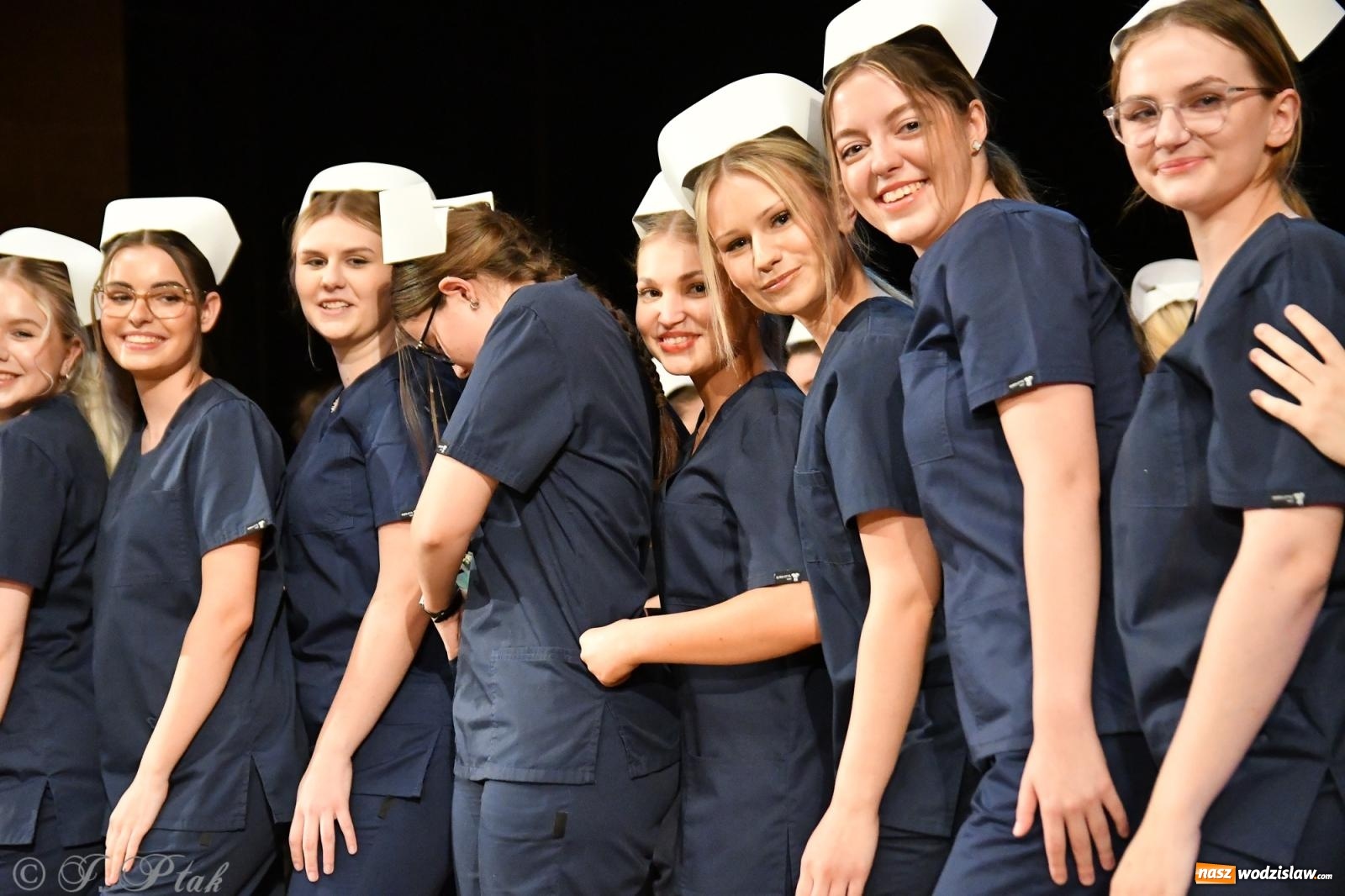 Zdjęcie w galerii na portalu naszwodzislaw.com: Pierwszy stopień wtajemniczenia. Czepkowanie w raciborskiej ANS [FOTO i WIDEO] wiadomości z regionu