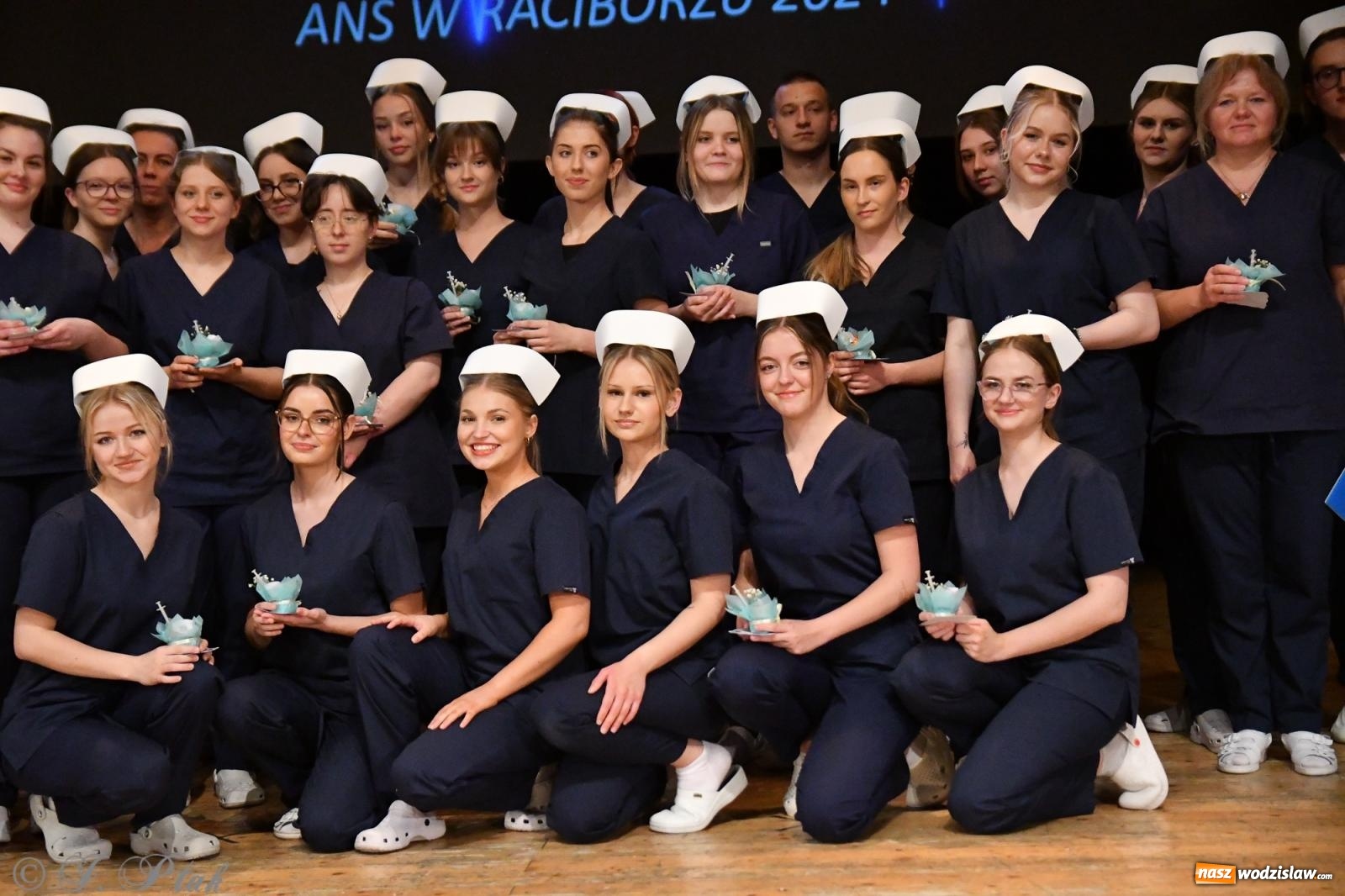 Zdjęcie w galerii na portalu naszwodzislaw.com: Pierwszy stopień wtajemniczenia. Czepkowanie w raciborskiej ANS [FOTO i WIDEO] wiadomości z regionu