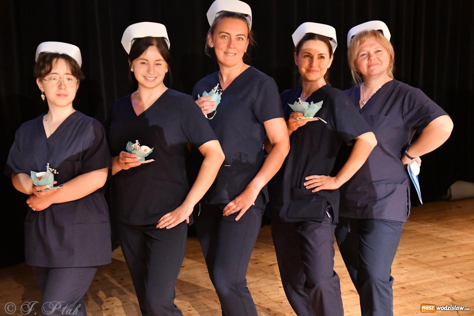 Zdjęcie w galerii na portalu naszwodzislaw.com: Pierwszy stopień wtajemniczenia. Czepkowanie w raciborskiej ANS [FOTO i WIDEO] wiadomości z regionu