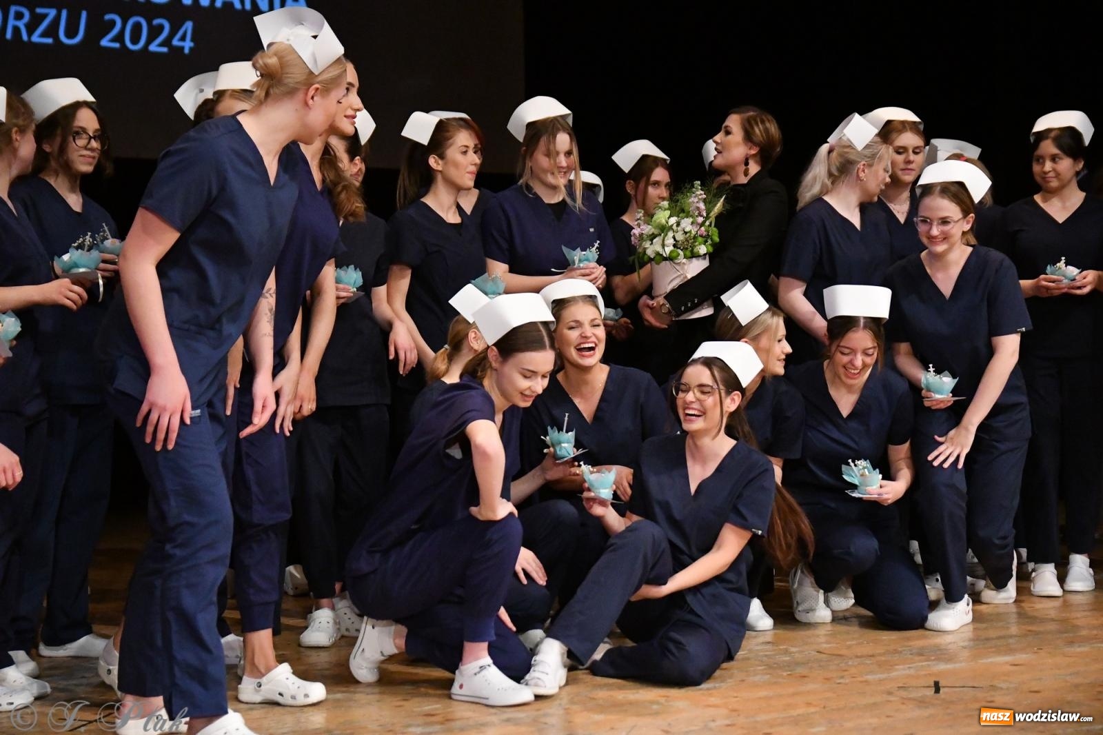 Zdjęcie w galerii na portalu naszwodzislaw.com: Pierwszy stopień wtajemniczenia. Czepkowanie w raciborskiej ANS [FOTO i WIDEO] wiadomości z regionu