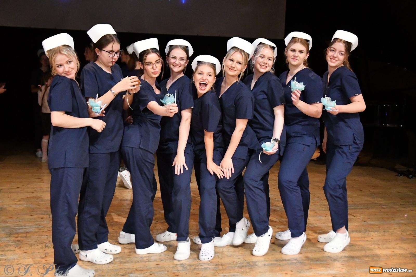 Zdjęcie w galerii na portalu naszwodzislaw.com: Pierwszy stopień wtajemniczenia. Czepkowanie w raciborskiej ANS [FOTO i WIDEO] wiadomości z regionu