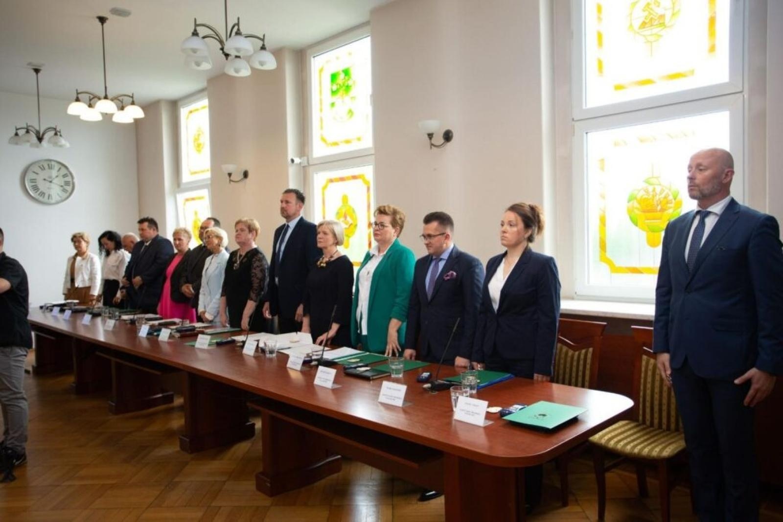 Zdjęcie w galerii na portalu naszwodzislaw.com: Po pierwszej sesji Rady Miasta Radlin. Agata Strójwąs przewodniczącą [FOTO i WIDEO] wiadomości z regionu