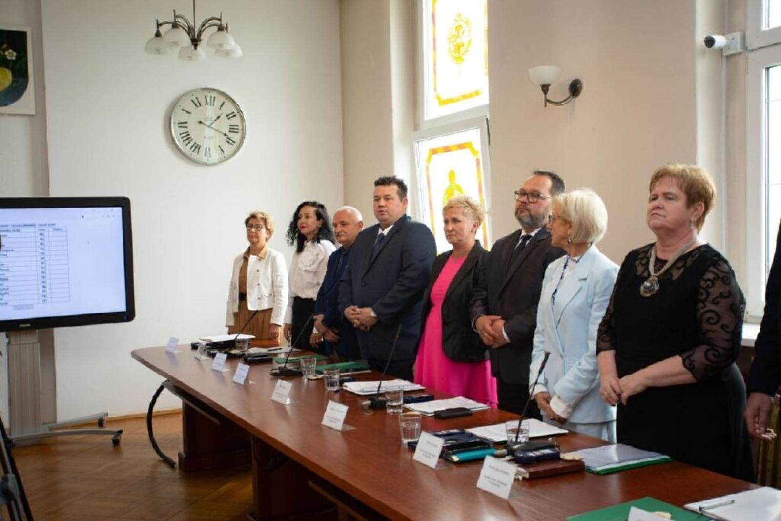 Zdjęcie w galerii na portalu naszwodzislaw.com: Po pierwszej sesji Rady Miasta Radlin. Agata Strójwąs przewodniczącą [FOTO i WIDEO] wiadomości z regionu