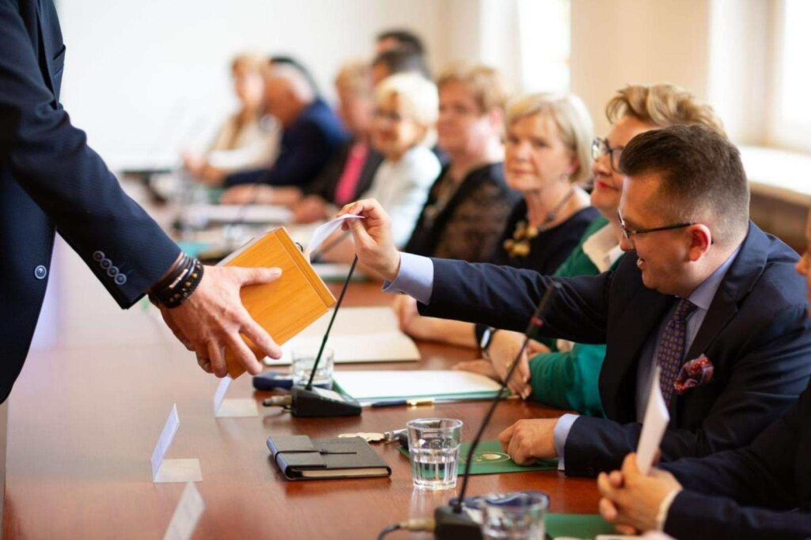 Zdjęcie w galerii na portalu naszwodzislaw.com: Po pierwszej sesji Rady Miasta Radlin. Agata Strójwąs przewodniczącą [FOTO i WIDEO] wiadomości z regionu