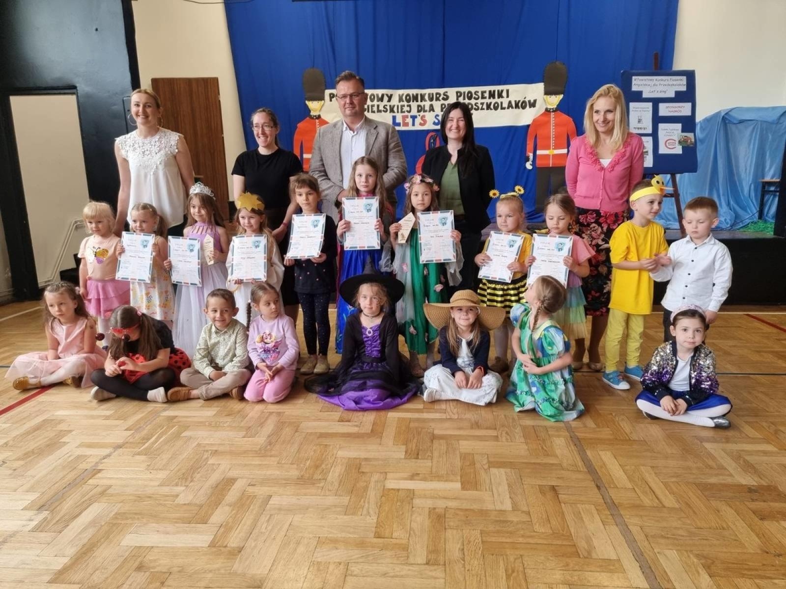 Zdjęcie w galerii na portalu naszwodzislaw.com: VI Powiatowy Konkurs Piosenki Anglojęzycznej Let's Sing w ZSP 4 wiadomości z regionu