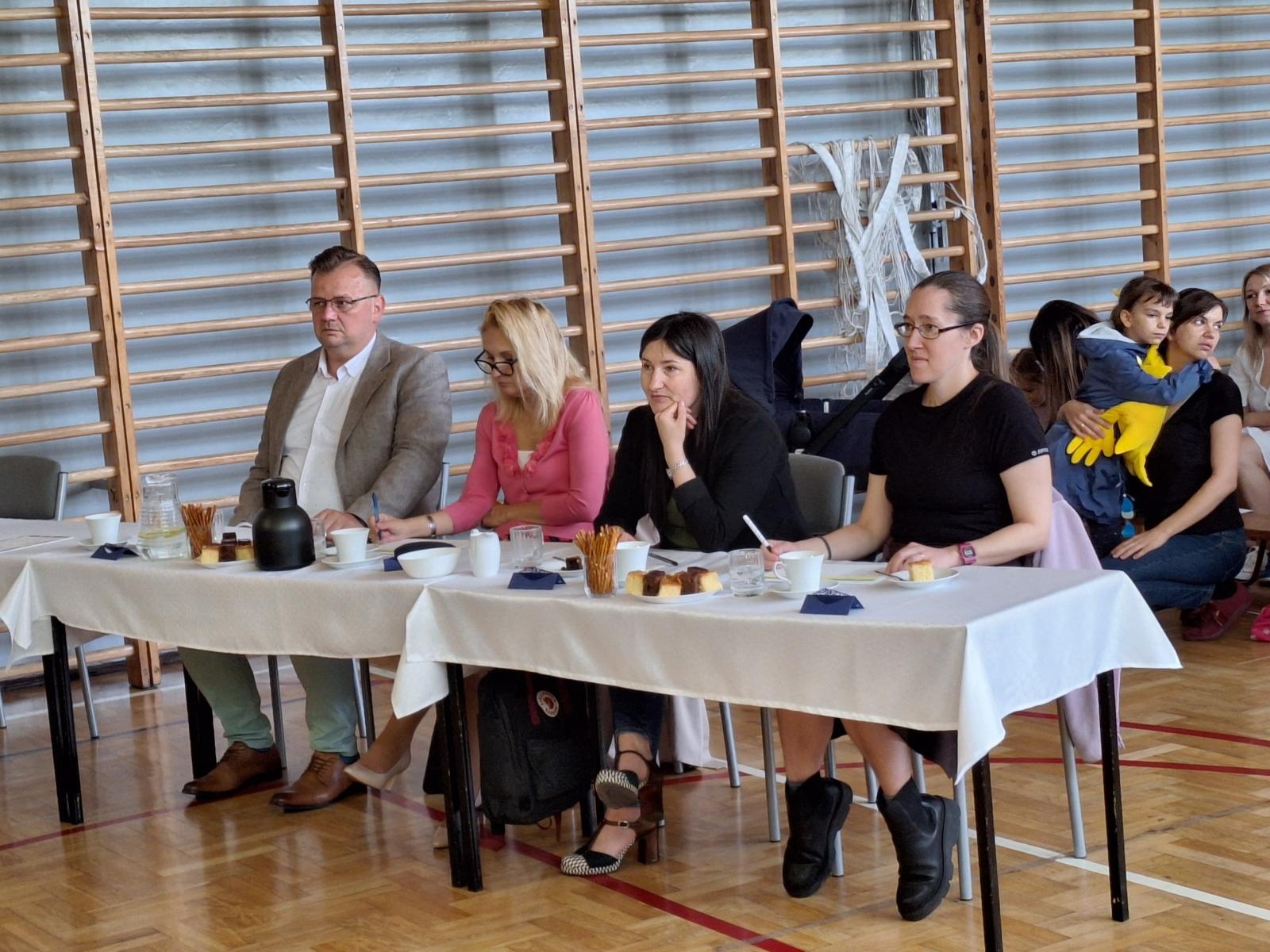 Zdjęcie w galerii na portalu naszwodzislaw.com: VI Powiatowy Konkurs Piosenki Anglojęzycznej Let's Sing w ZSP 4 wiadomości z regionu