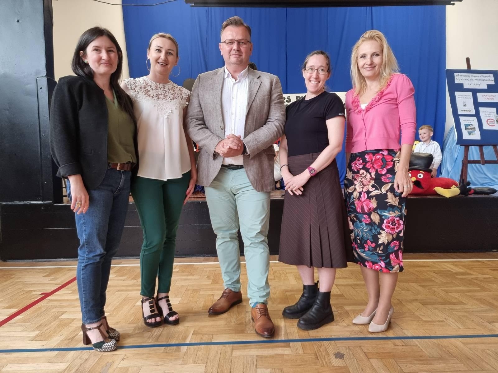 Zdjęcie w galerii na portalu naszwodzislaw.com: VI Powiatowy Konkurs Piosenki Anglojęzycznej Let's Sing w ZSP 4 wiadomości z regionu