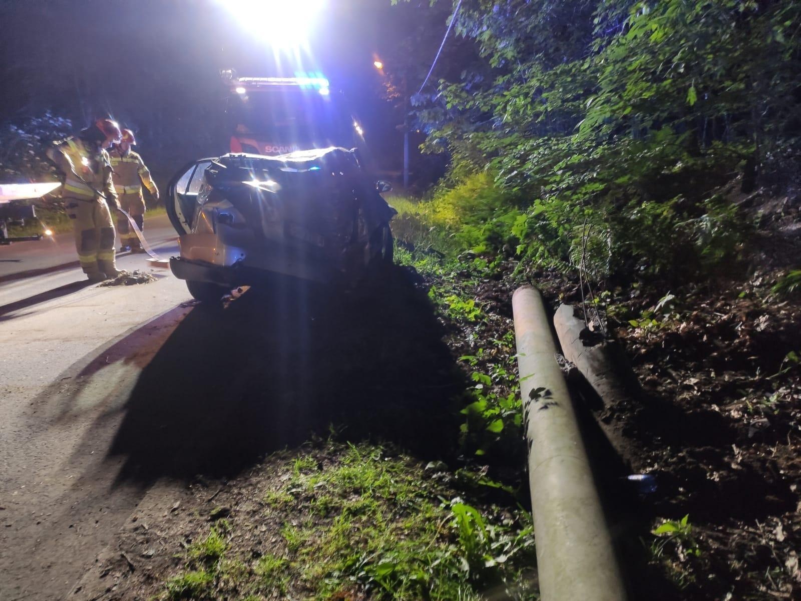 Zdjęcie w galerii na portalu naszwodzislaw.com: Stracił panowanie nad pojazdem i uderzył w latarnię wiadomości z regionu