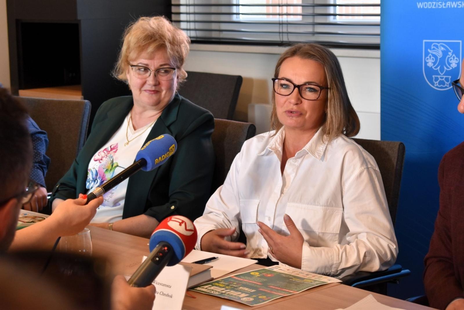 Zdjęcie w galerii na portalu naszwodzislaw.com: Zarząd Powiatu Wodzisławskiego rozpoczął swoją pracę wiadomości z regionu