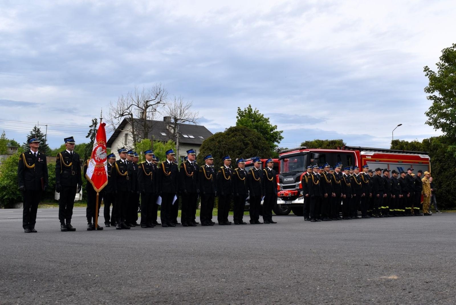 Zdjęcie w galerii na portalu naszwodzislaw.com: Awanse i odznaczenia. Powiatowe obchody Dnia Strażaka w Wodzisławiu Śląskim [FOTO] wiadomości z regionu