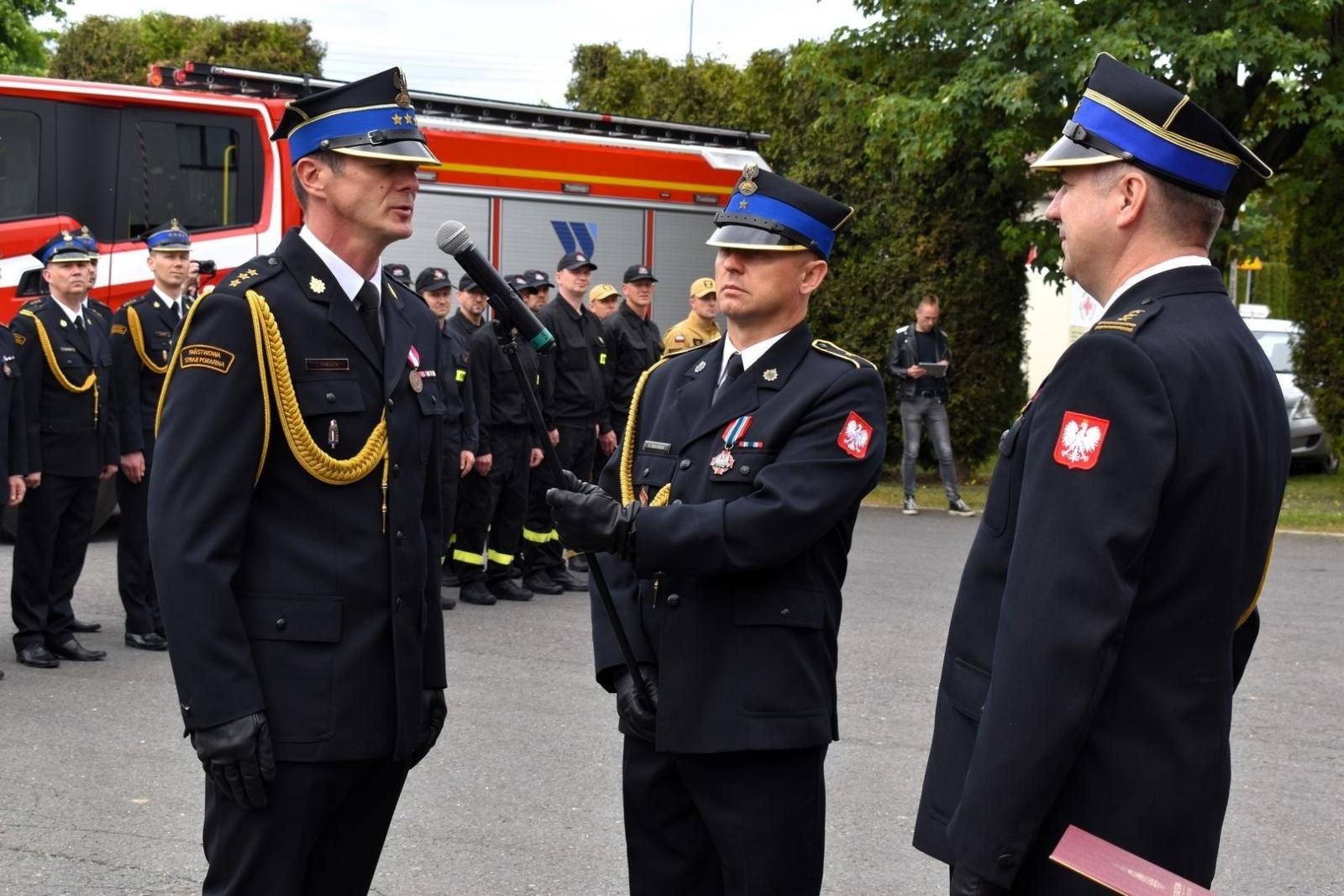 Zdjęcie w galerii na portalu naszwodzislaw.com: Awanse i odznaczenia. Powiatowe obchody Dnia Strażaka w Wodzisławiu Śląskim [FOTO] wiadomości z regionu