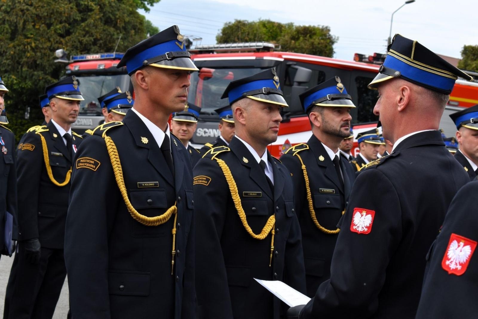 Zdjęcie w galerii na portalu naszwodzislaw.com: Awanse i odznaczenia. Powiatowe obchody Dnia Strażaka w Wodzisławiu Śląskim [FOTO] wiadomości z regionu