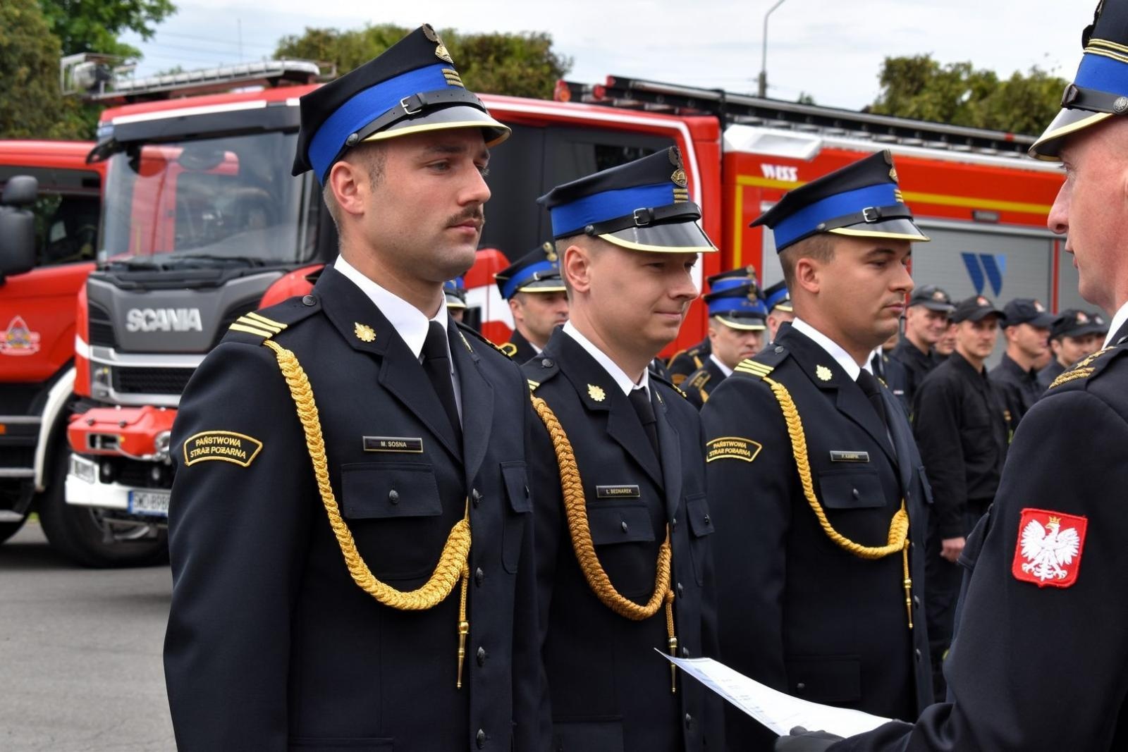 Zdjęcie w galerii na portalu naszwodzislaw.com: Awanse i odznaczenia. Powiatowe obchody Dnia Strażaka w Wodzisławiu Śląskim [FOTO] wiadomości z regionu