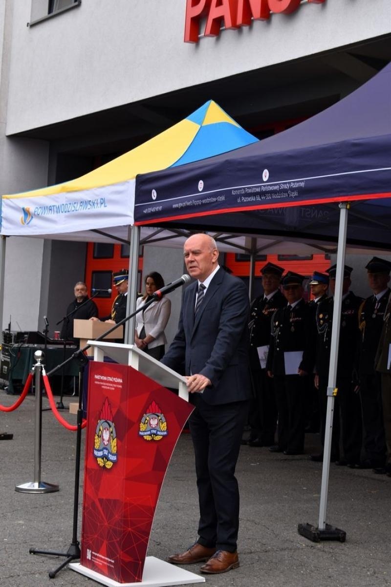 Zdjęcie w galerii na portalu naszwodzislaw.com: Awanse i odznaczenia. Powiatowe obchody Dnia Strażaka w Wodzisławiu Śląskim [FOTO] wiadomości z regionu