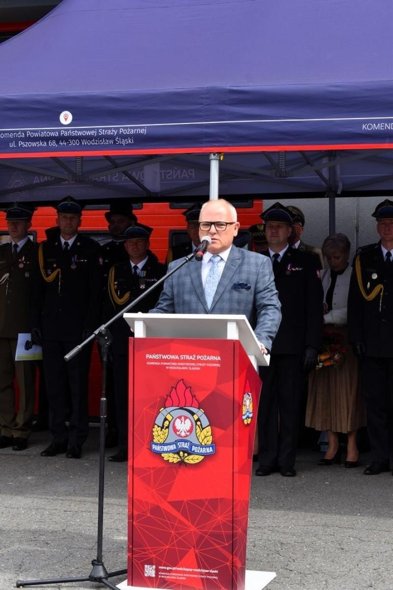 Zdjęcie w galerii na portalu naszwodzislaw.com: Awanse i odznaczenia. Powiatowe obchody Dnia Strażaka w Wodzisławiu Śląskim [FOTO] wiadomości z regionu