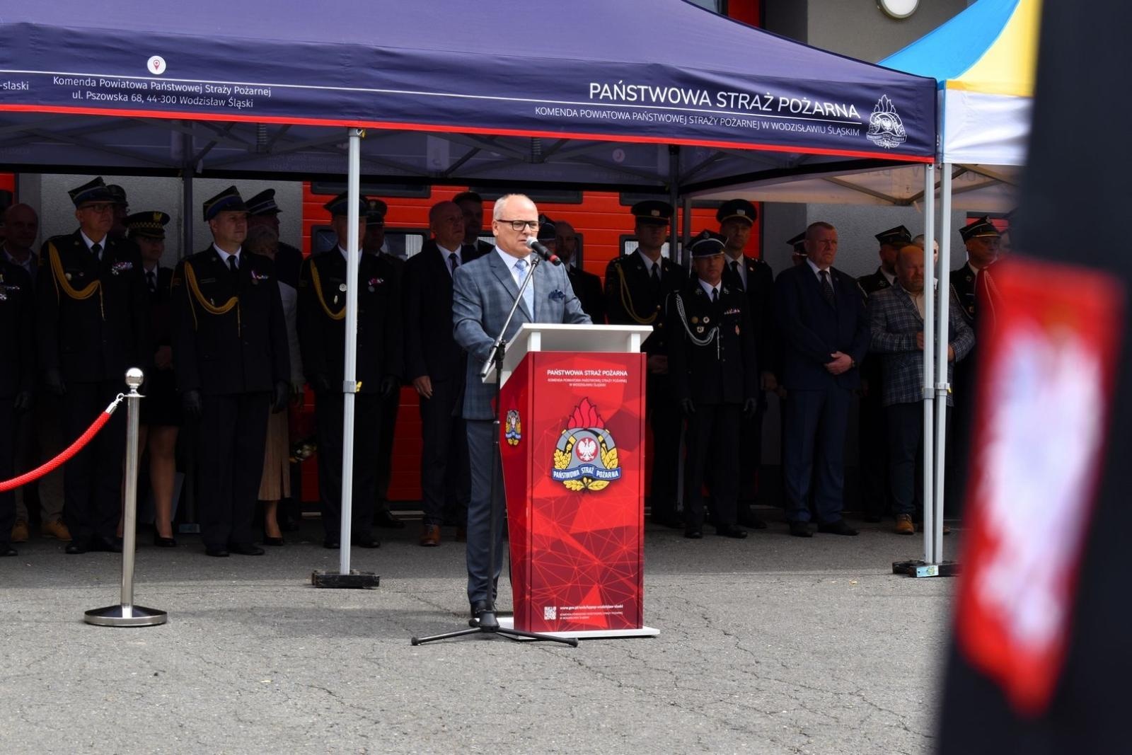 Zdjęcie w galerii na portalu naszwodzislaw.com: Awanse i odznaczenia. Powiatowe obchody Dnia Strażaka w Wodzisławiu Śląskim [FOTO] wiadomości z regionu