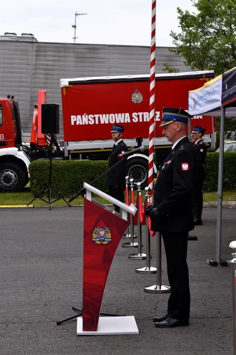 Zdjęcie w galerii na portalu naszwodzislaw.com: Awanse i odznaczenia. Powiatowe obchody Dnia Strażaka w Wodzisławiu Śląskim [FOTO] wiadomości z regionu