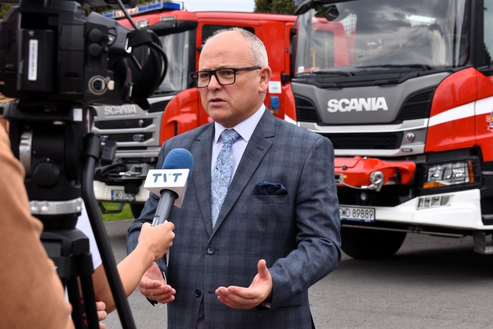 Zdjęcie w galerii na portalu naszwodzislaw.com: Awanse i odznaczenia. Powiatowe obchody Dnia Strażaka w Wodzisławiu Śląskim [FOTO] wiadomości z regionu