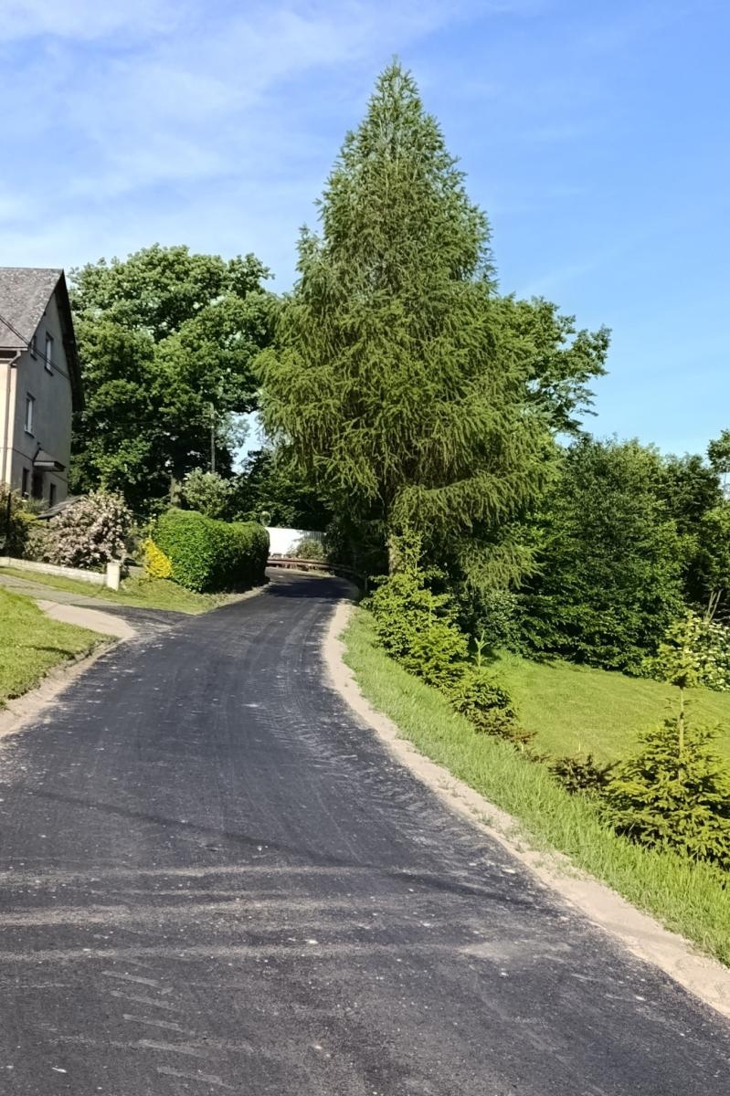 Zdjęcie w galerii na portalu naszwodzislaw.com: Kolejny odcinek ulicy Okrężnej w Gogołowej wyremontowany wiadomości z regionu